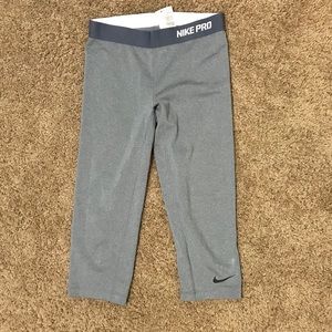 Light Grey, Nike Pro, Crop Leggings.